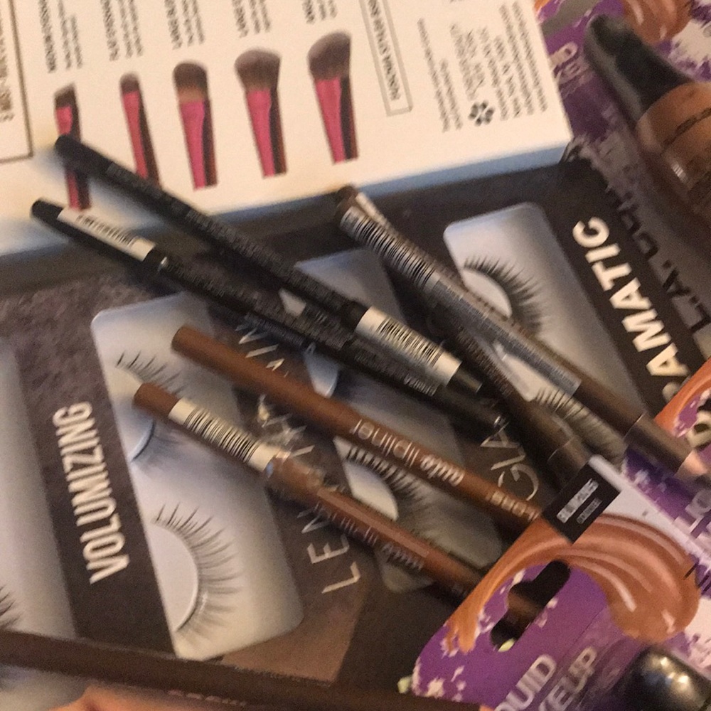 Makeup - Picture 3 of 3